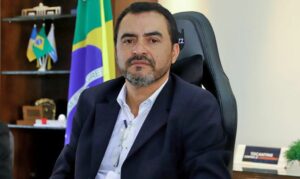 Governador Tocantins retorna