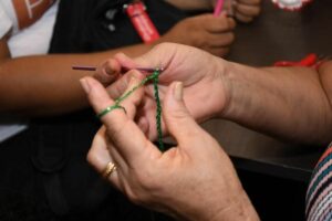 Projeto 'Movimente-se, Mulher' capacita 180 moradoras do DF em artesanato de alto valor