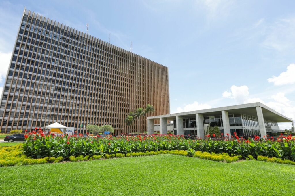 Servidores do DF Ganham Folga Remunerada no Aniversário; Veja Novas Regras