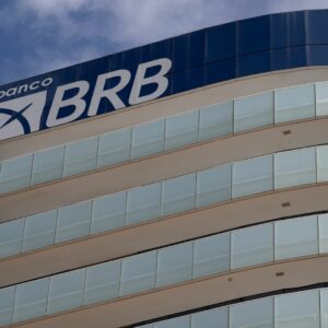 BRB conclui entrega de 152 mil Cartões Uniforme Escolar no DF; 28% pendentes