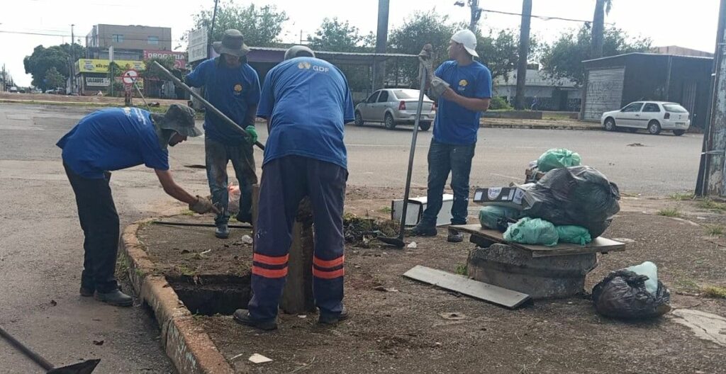 Ceilândia retira 300 kg de lixo de bocas de lobo em ação preventiva contra alagamentos