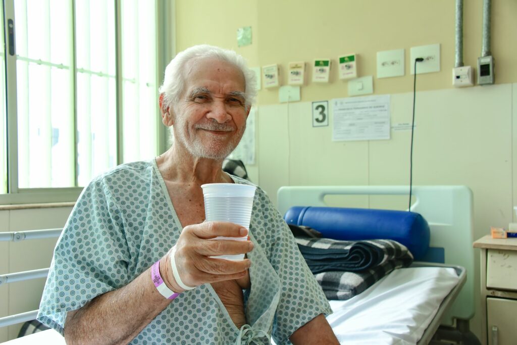 Desidratação em Idosos: Sinais de Alerta, Riscos e Estratégias de Prevenção