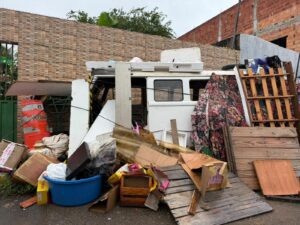 Força-Tarefa em Ceilândia retira entulho e carcaças acumuladas em via pública