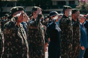 PMDF e Comandante-Geral Recebem Medalha Sexagenários do Exército Brasileiro