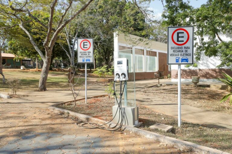 Secti-DF Conclui Fomento à Eletromobilidade e Transfere Gestão de Eletropostos no DF