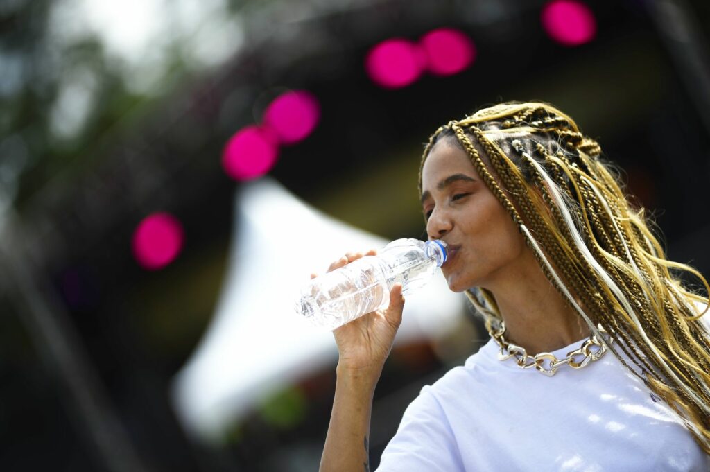Carnaval 2024: Guia completo para manter a hidratação e a saúde na folia