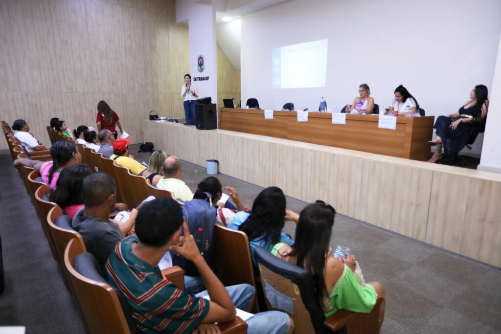 Carnaval no DF: Vigilância Sanitária capacita ambulantes para festas seguras