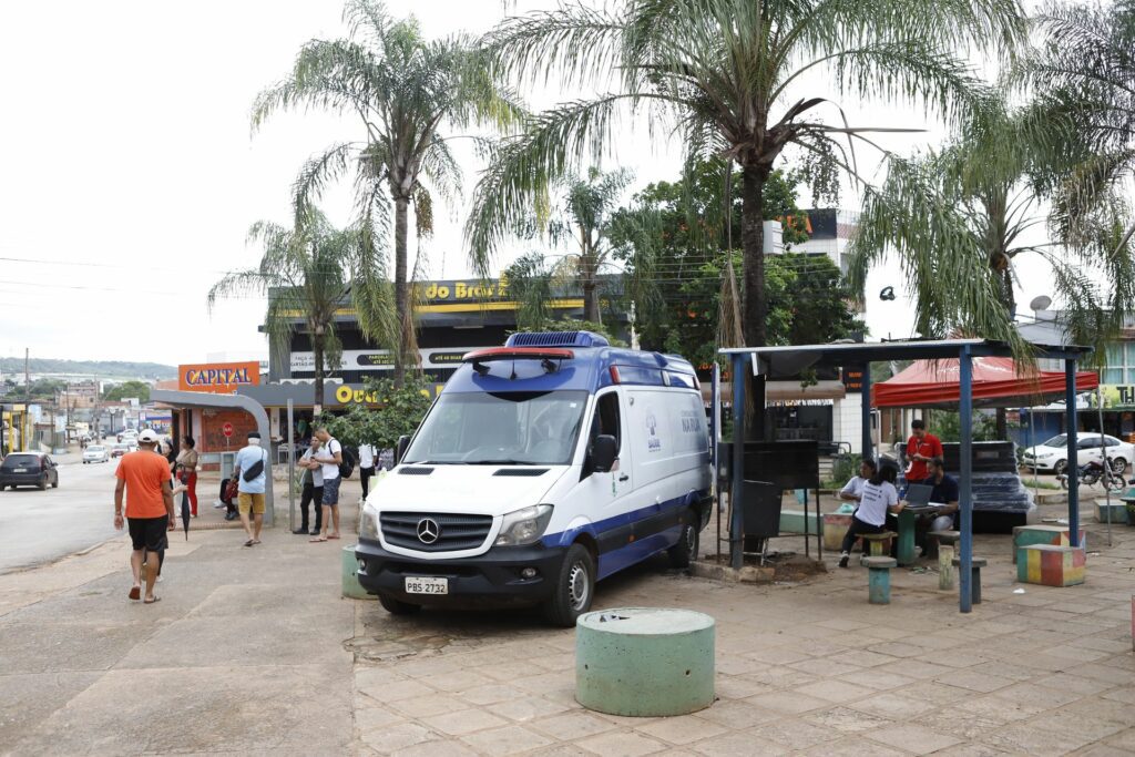 Carro da Vacina aplica mais de 150 doses em ação itinerante em São Sebastião