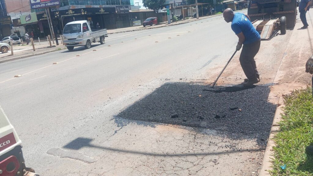 Ceilândia recebe 10 toneladas de asfalto em força-tarefa de recuperação viária