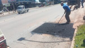 Ceilândia recebe 10 toneladas de asfalto em força-tarefa de recuperação viária