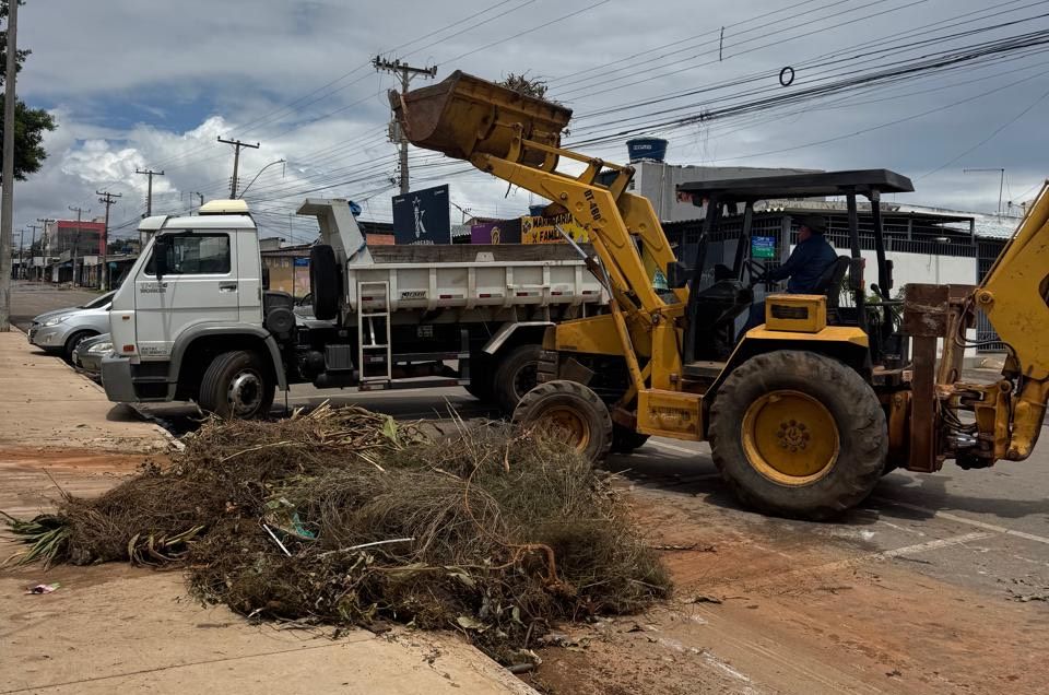 Ceilândia recebe 10 toneladas de asfalto em operação que remove 39t de lixo