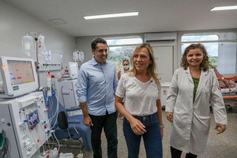 Celina Leão inaugura ala de nefrologia no HRT e amplia hemodiálise no DF