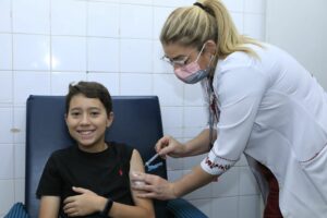 Dengue no DF: SES convoca jovens de 10 a 14 anos para completar vacinação