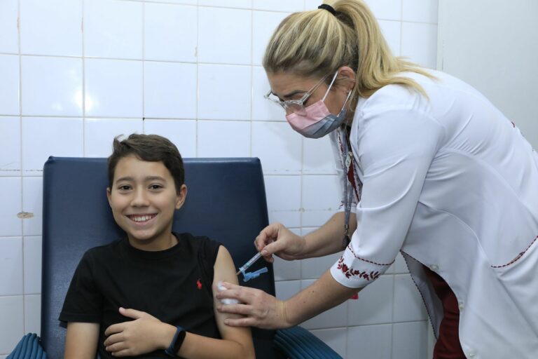 Dengue no DF: SES convoca jovens de 10 a 14 anos para completar vacinação