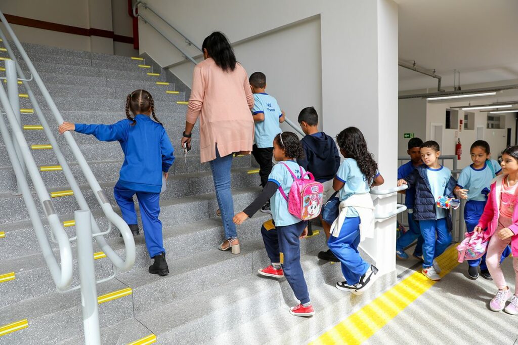 Ibaneis Rocha inaugura nova Escola Classe 59 em Ceilândia com estrutura moderna