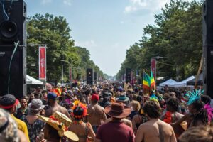 Som Alto no Carnaval: Como Evitar Danos e Perda Auditiva Irreversível