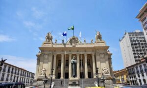 Alerj aprova lei para fechar ferros-velhos que vendem cobre roubado