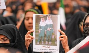 Ataque a escola de meninas no Irã mata 168 crianças e expõe horrores da guerra