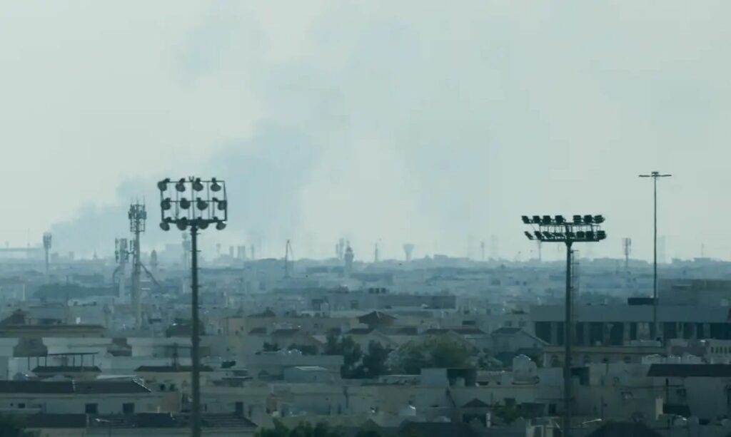 Ataques do Irã a centros de energia no Golfo fazem petróleo disparar