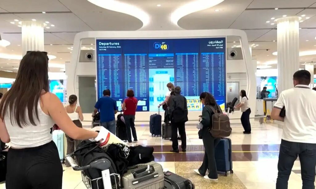 Ataques no Oriente Médio: Companhias aéreas suspendem voos em toda a região