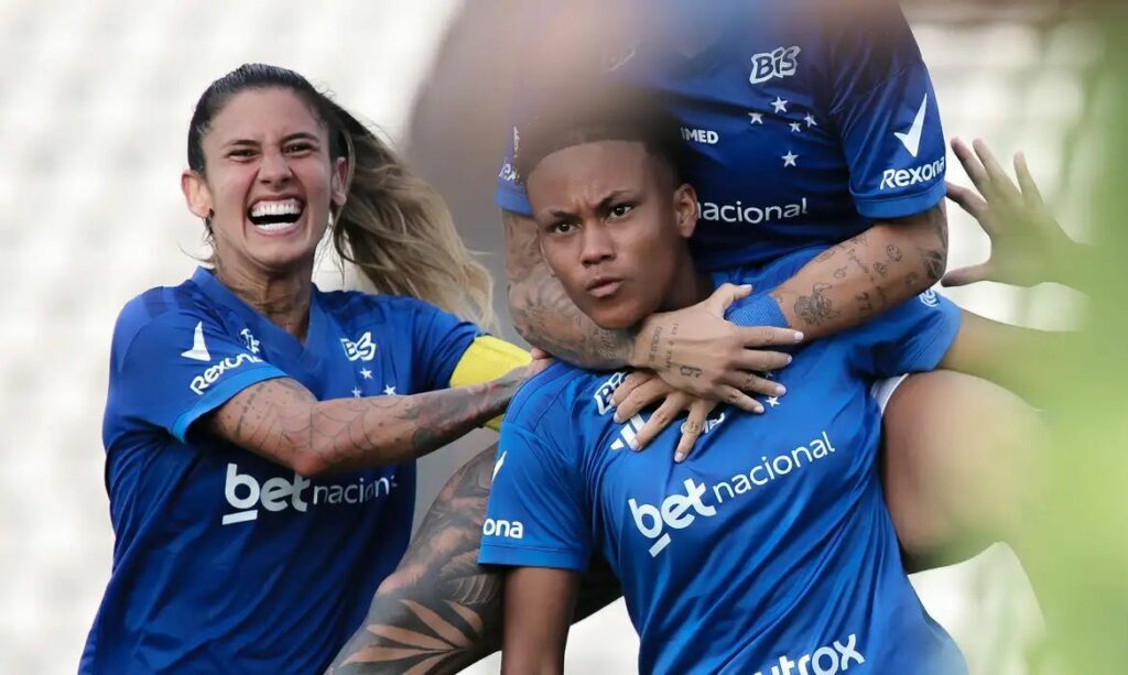 Cruzeiro vence Atlético-MG de virada no Brasileirão Feminino