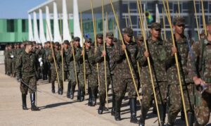 Defesa fixa cotas para negros e indígenas em escolas militares