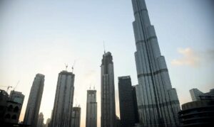 Emirados Árabes Unidos fecham espaço aéreo por ameaças de mísseis do Irã