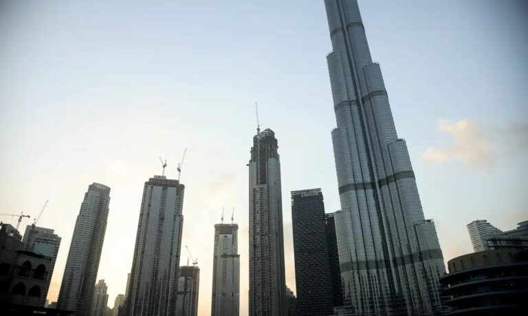 Emirados Árabes Unidos fecham espaço aéreo por ameaças de mísseis do Irã