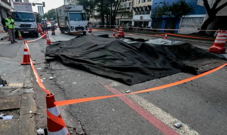 Explosão na Rua da Consolação abre cratera e interdita via em São Paulo