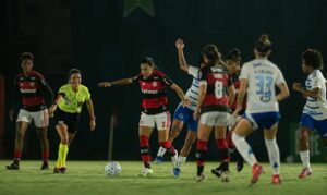 Flamengo e Cruzeiro empatam em 1 a 1 na abertura da rodada do Brasileiro Feminino