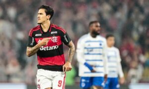 Flamengo vence Cruzeiro no Maracanã e entra no G-4 do Brasileirão