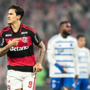 Flamengo vence Cruzeiro no Maracanã e entra no G-4 do Brasileirão