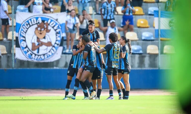 Grêmio vence Internacional por 2 a 1 no clássico do Brasileirão Feminino