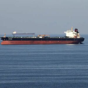 Irã assume controle do Estreito de Ormuz e ameaça afundar navios estrangeiros