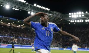 Itália vence Irlanda do Norte e avança na repescagem para a Copa