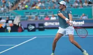 João Fonseca cai diante do número 1 Carlos Alcaraz no Masters 1000 de Miami