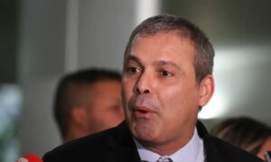 Justiça é acionada contra reajuste de 15% na conta de luz no Rio