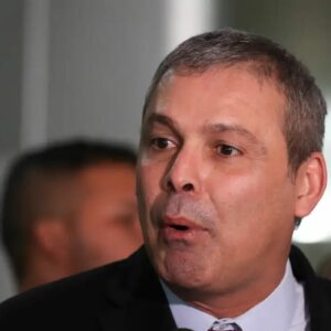 Justiça é acionada contra reajuste de 15% na conta de luz no Rio