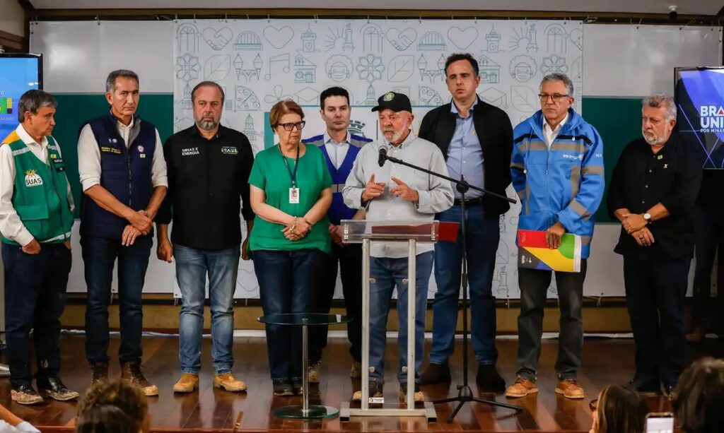 Lula anuncia casas e apoio financeiro para atingidos pelas chuvas em Minas