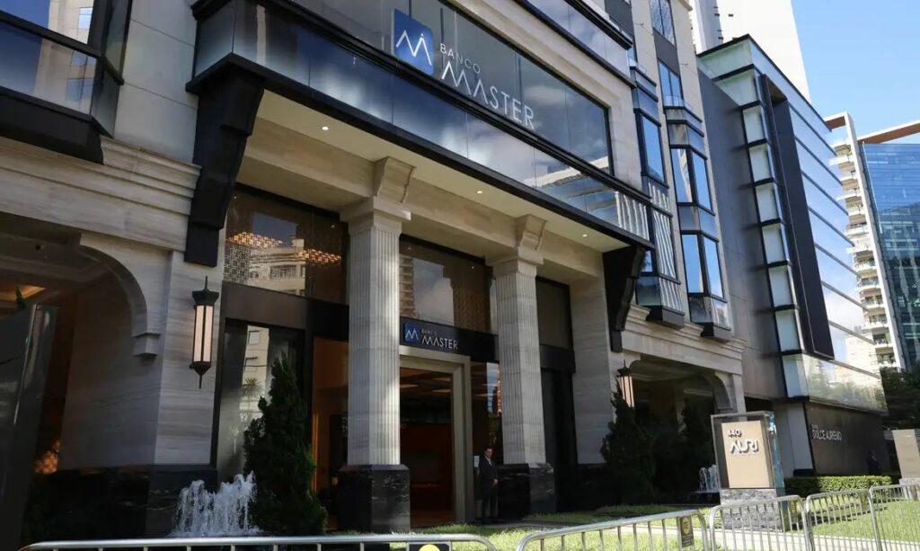 Mendonça libera ex-sócio do Banco Master de depor em CPMI