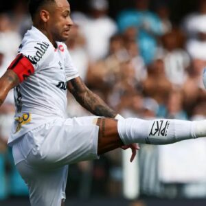 Neymar tem atuação discreta em clássico antes de convocação