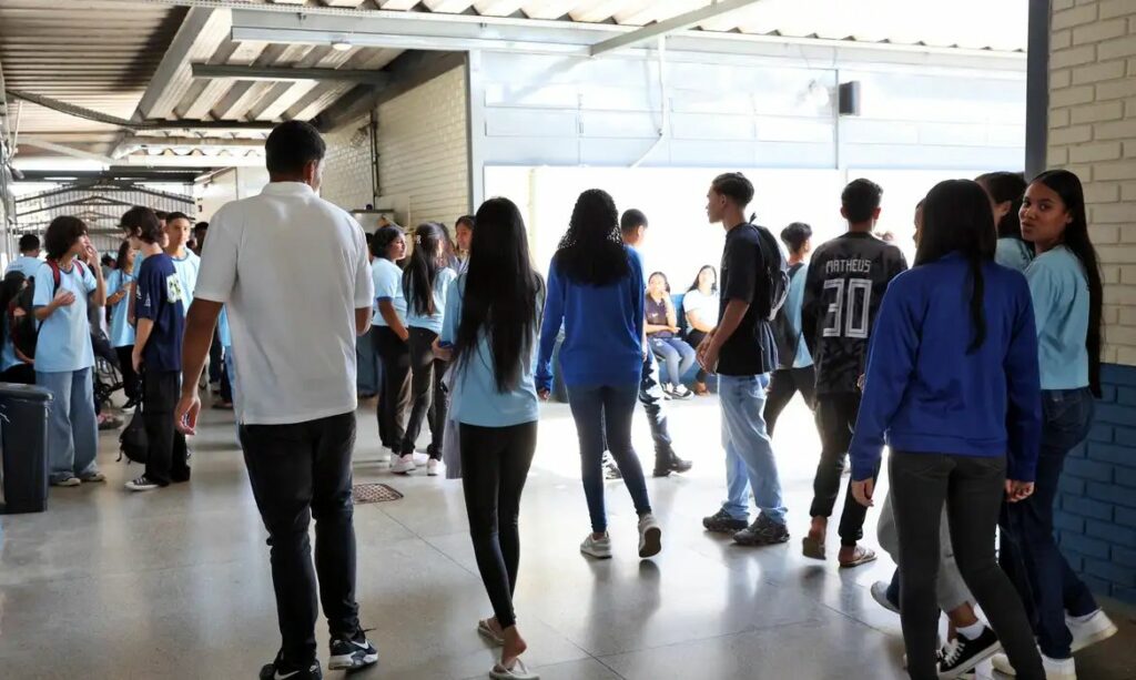 Pé-de-Meia: Nascidos em novembro e dezembro recebem incentivo nesta segunda