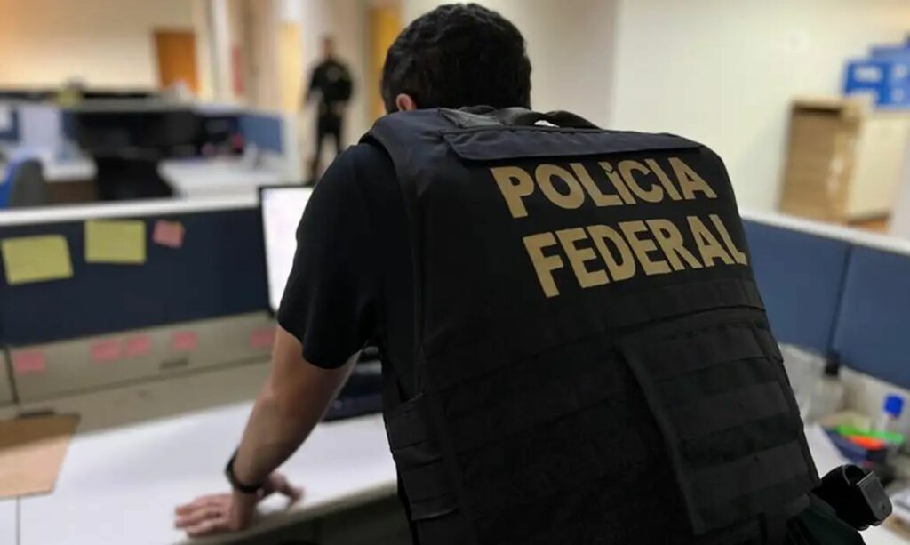 PF prende policiais civis por extorsão ao Comando Vermelho no Rio