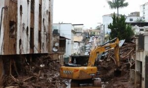 Tragédia em Minas: Mortes por chuvas sobem para 66 em Juiz de Fora e Ubá