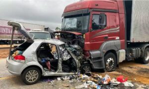 Acidente fatal na BR-251 em Minas Gerais deixa seis mortos da mesma família