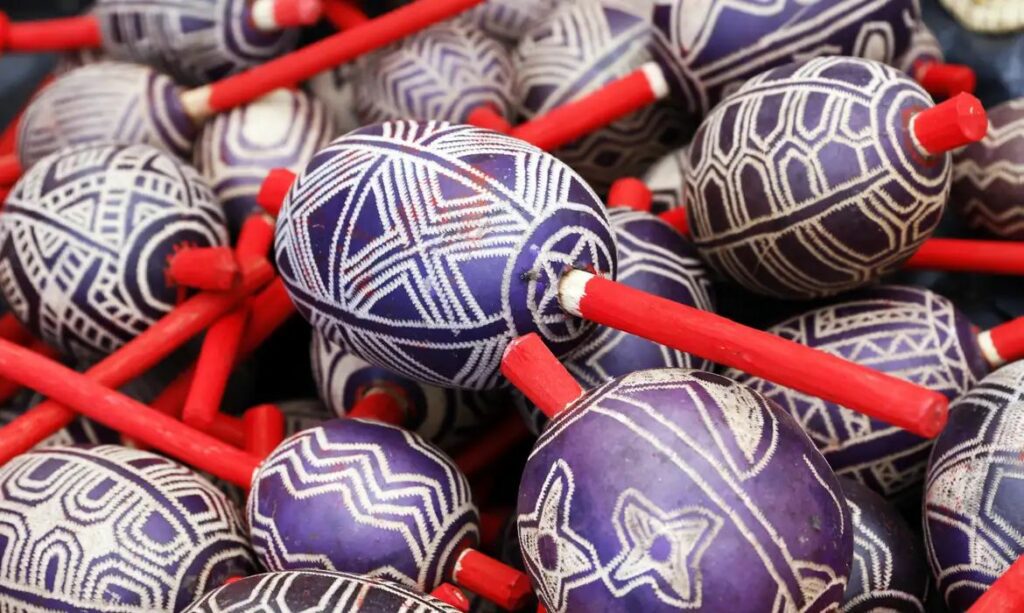 Artesãos indígenas destacam arte como forma de resistência em Brasília