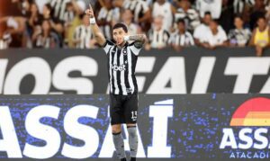 Botafogo vence Chapecoense com gol de Alex Telles na Copa do Brasil