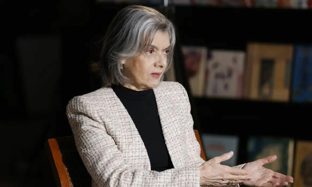Cármen Lúcia relata ataques machistas e pressão para deixar o STF