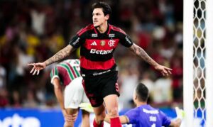Com brilho de Pedro, Flamengo vence Fluminense e assume vice-liderança