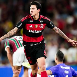 Com brilho de Pedro, Flamengo vence Fluminense e assume vice-liderança